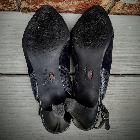 Clark's Artisan Slingback Heels, Navy, sz. 7.5 - Picture 6 of 7